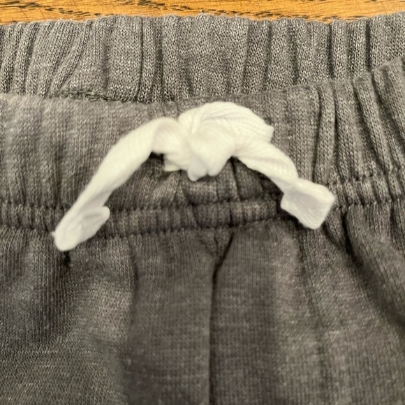 ⭐️ Disney Jr. Mickey Little Kids Sweatpants | Size 4T | EUC - Picture 4 of 7